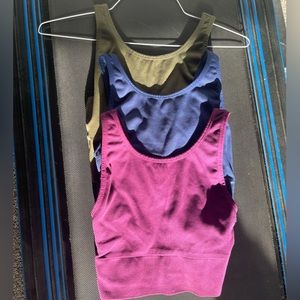 VictoriaSecret set of sport crop tops/sports bra set size M